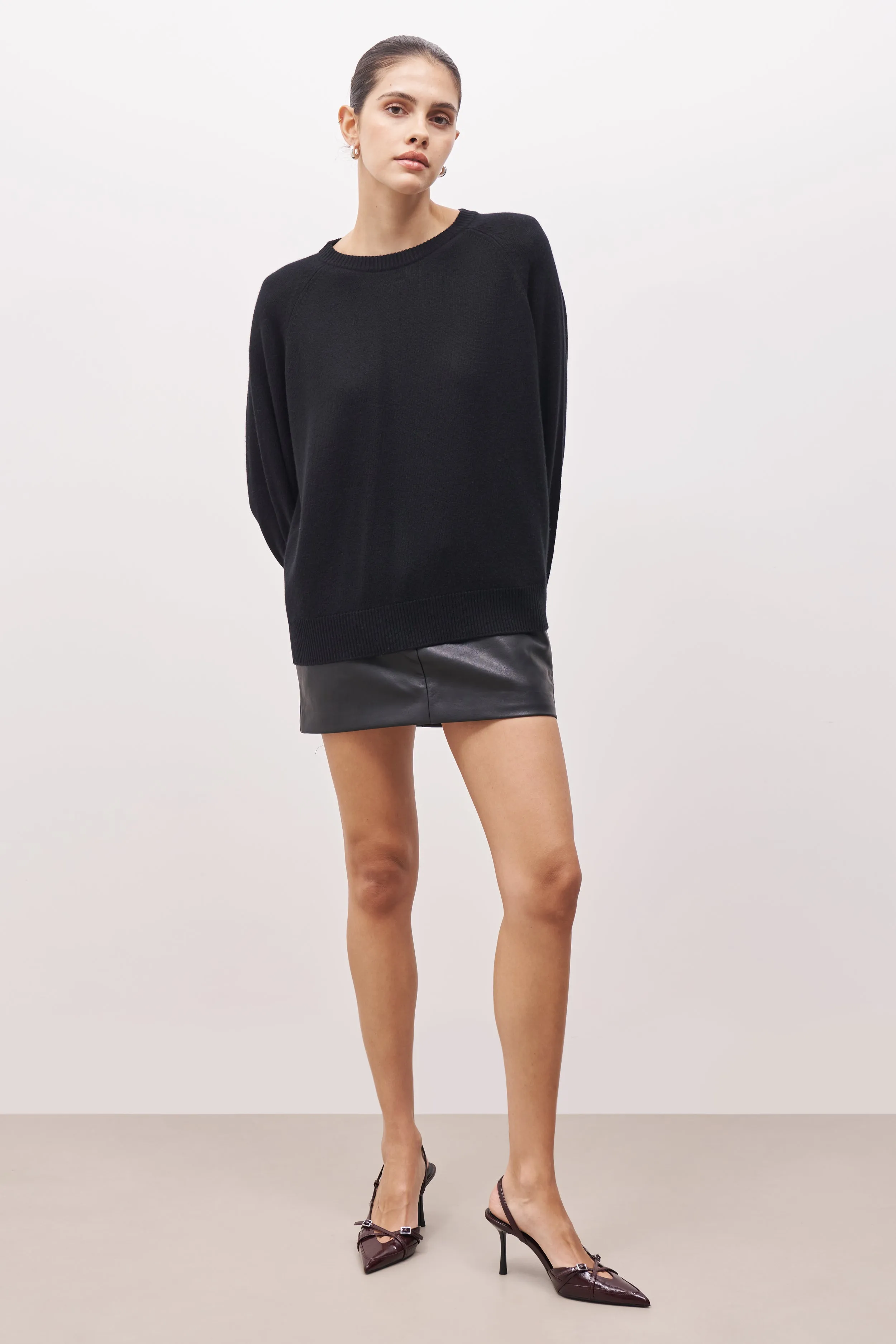 Crew Neck Cashmere Blend Jumper - Black