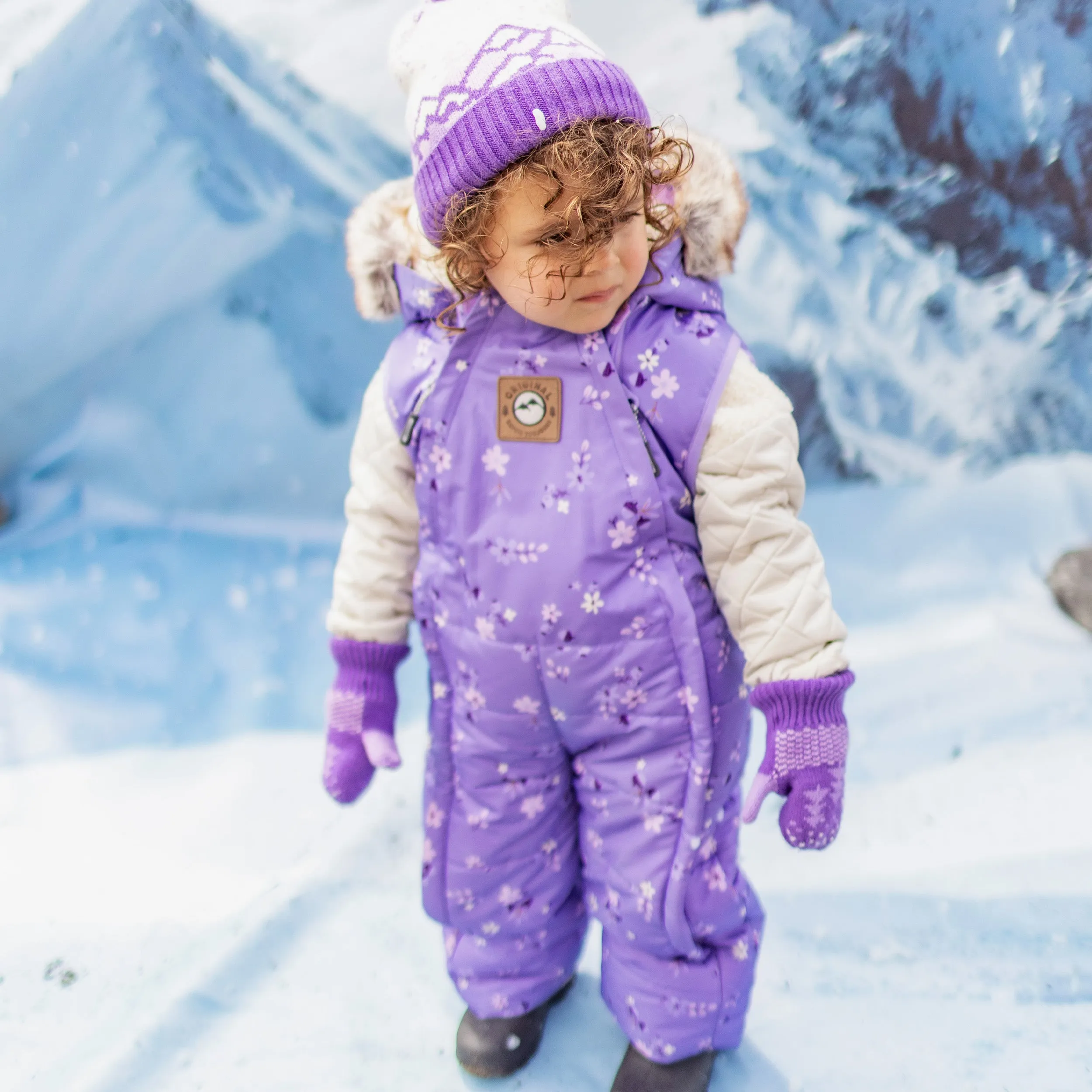 Habit de neige deux pièces violet à motifs, bébé || Violet two-piece snowsuit with all over print, baby