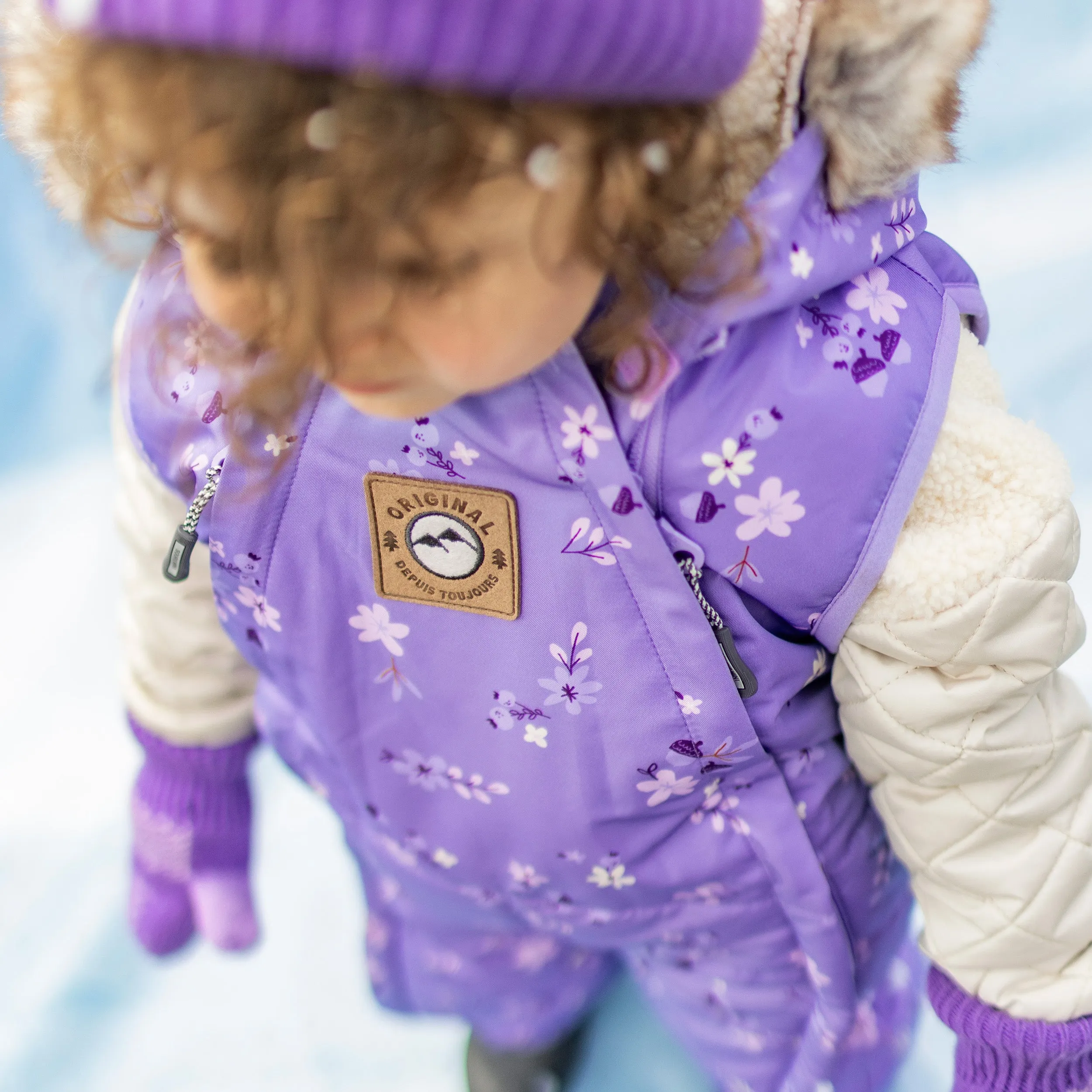 Habit de neige deux pièces violet à motifs, bébé || Violet two-piece snowsuit with all over print, baby