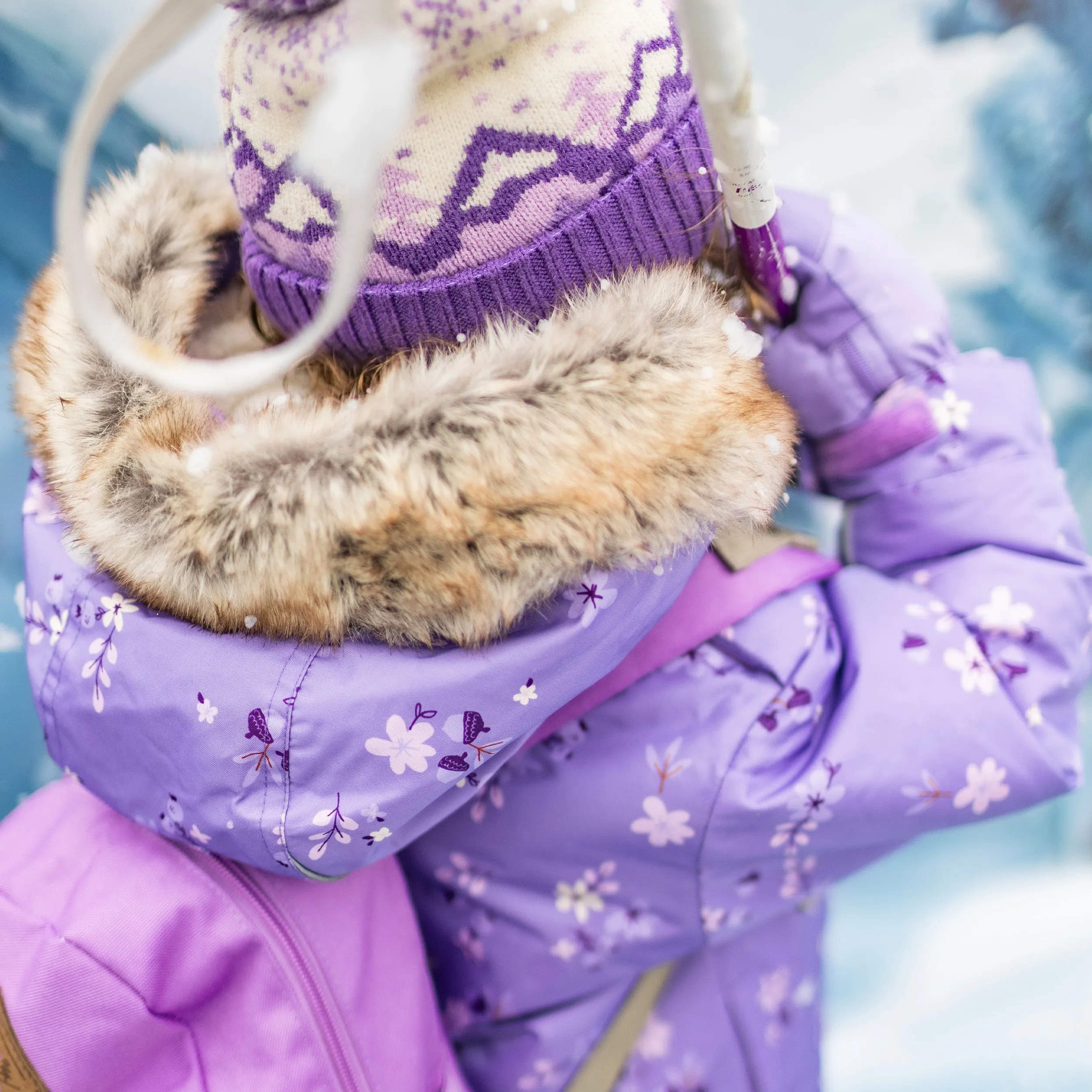 Habit de neige deux pièces violet à motifs, bébé || Violet two-piece snowsuit with all over print, baby