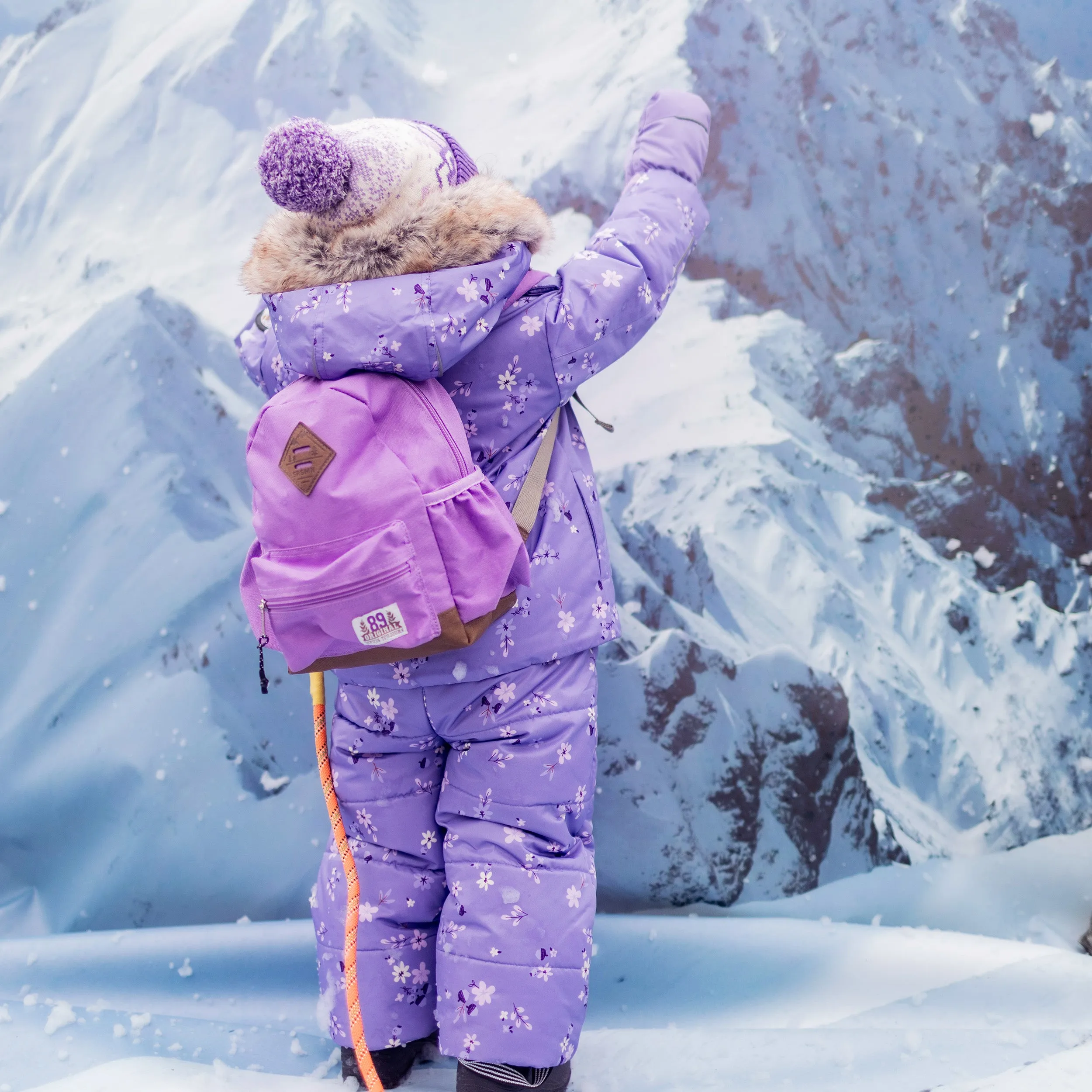 Habit de neige deux pièces violet à motifs, bébé || Violet two-piece snowsuit with all over print, baby